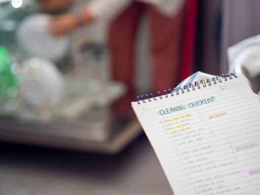 Die 7 wichtigsten Kriterien bei der Auswahl eines Reinigungsdienstleisters. 3 3 4