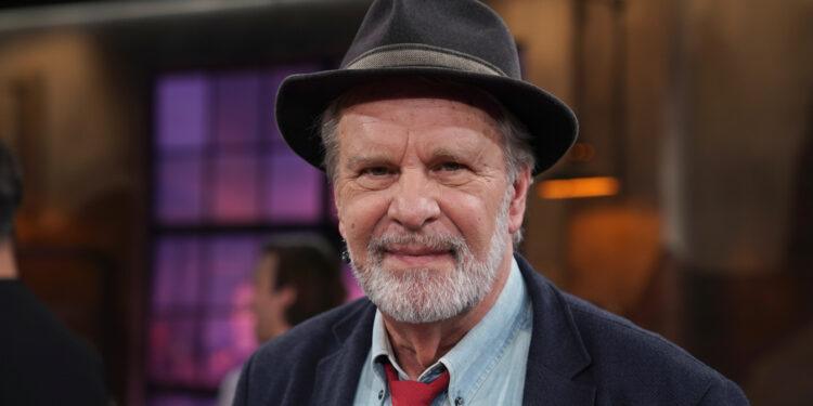 Peter Sattmann tot: Schauspieler stirbt am 1. Weihnachtstag mit 77 Jahren 1 Peter Sattmann tot: Schauspieler stirbt am 1. Weihnachtstag mit 77 Jahren