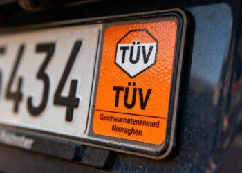 Alles Wichtige zur TÜV Plakette auf einen Blick