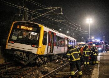 U-Bahn entgleist in Hamburg 172 Fahrgäste evakuiert – Sperrung der Linie U2