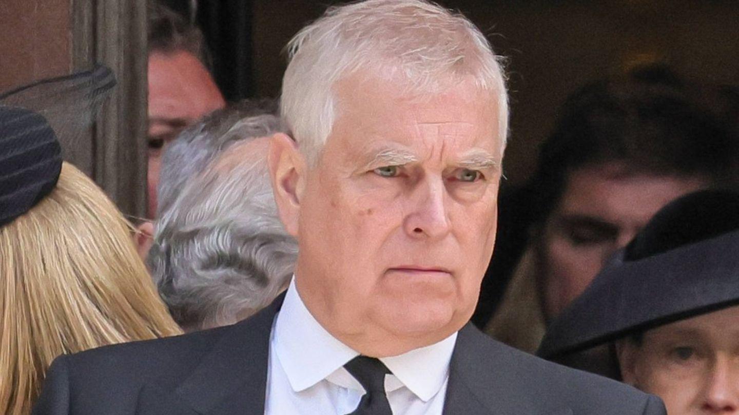 Eva Benetatou: Keine Flirt-Absichten im Dschungelcamp 3 Andrew Mountbatten-Windsor: Bedienstete wollen nicht für ihn arbeiten