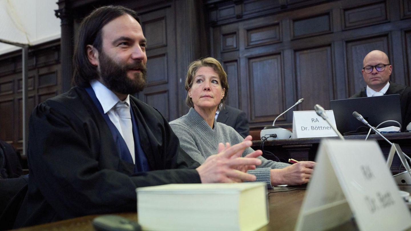 Armee im Einsatz: Bis zu 4,5 Meter hoch – Japan versinkt unter XXL-Schneemassen 3 Newsblog zum Block-Prozess: Verteidiger Ingo Bott: "Die Entwicklungen werden immer absurder"