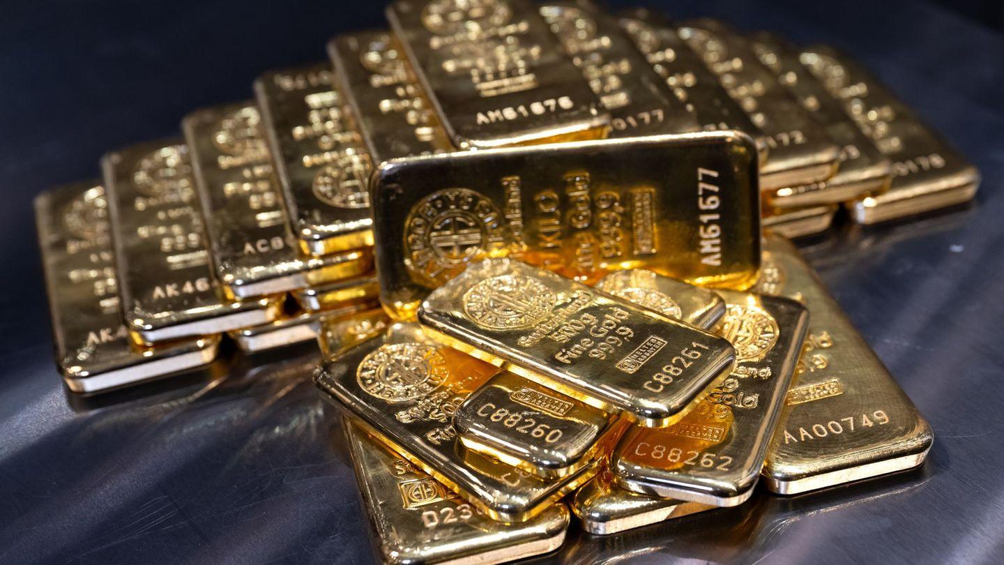 Edelmetall: Gold und Silber weiten Verluste aus