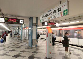 Hamburg: Zwei Tote: Mann zerrt 18-Jährige vor&hellip;