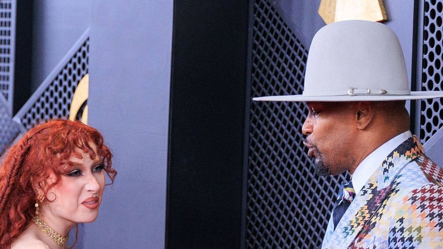 Marie Nasemann: Nach Ehe-Aus wieder verliebt? 3 Jamie Foxx: Er plaudert mit "nackter" Chappell Roan