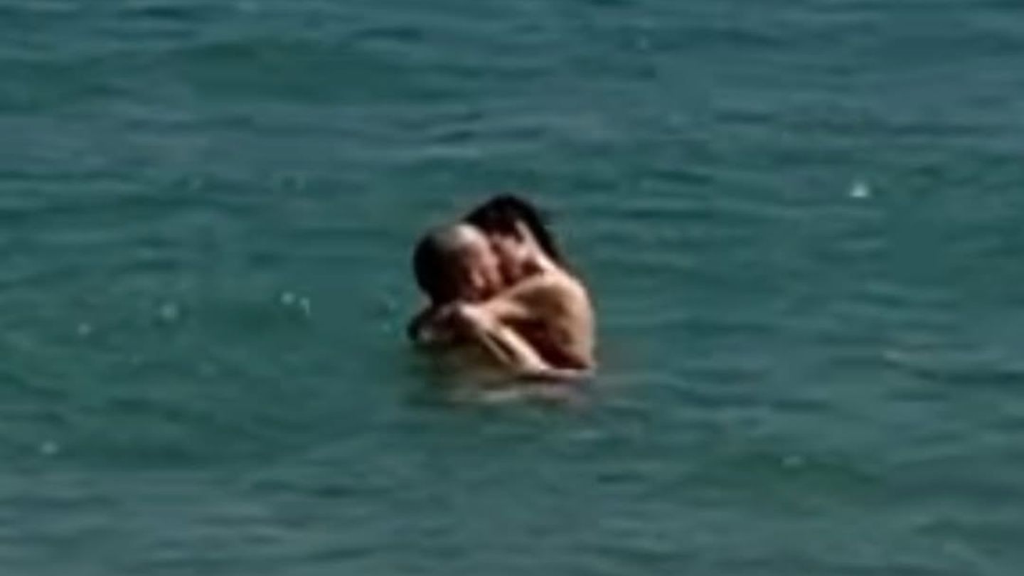 Marie Nasemann: Nach Ehe-Aus wieder verliebt? 5 Marie Nasemann: Frisch verliebt? Marie Nasemann knutscht im Meer