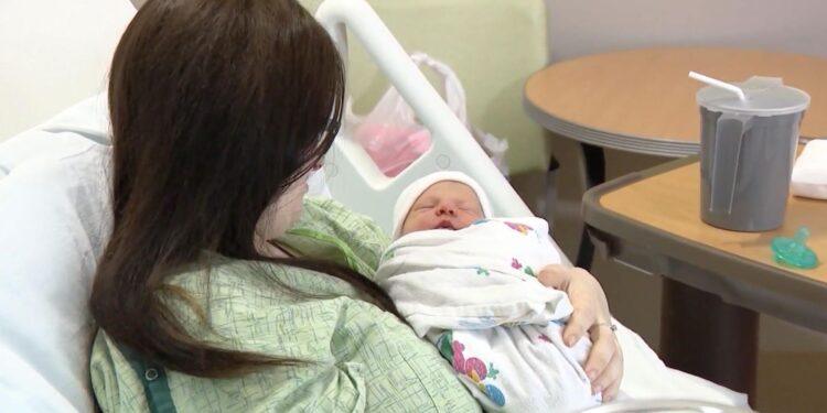 Mutter: Unbemerkte Schwangerschaft: Plötzlich Mutter – Frau&hellip;