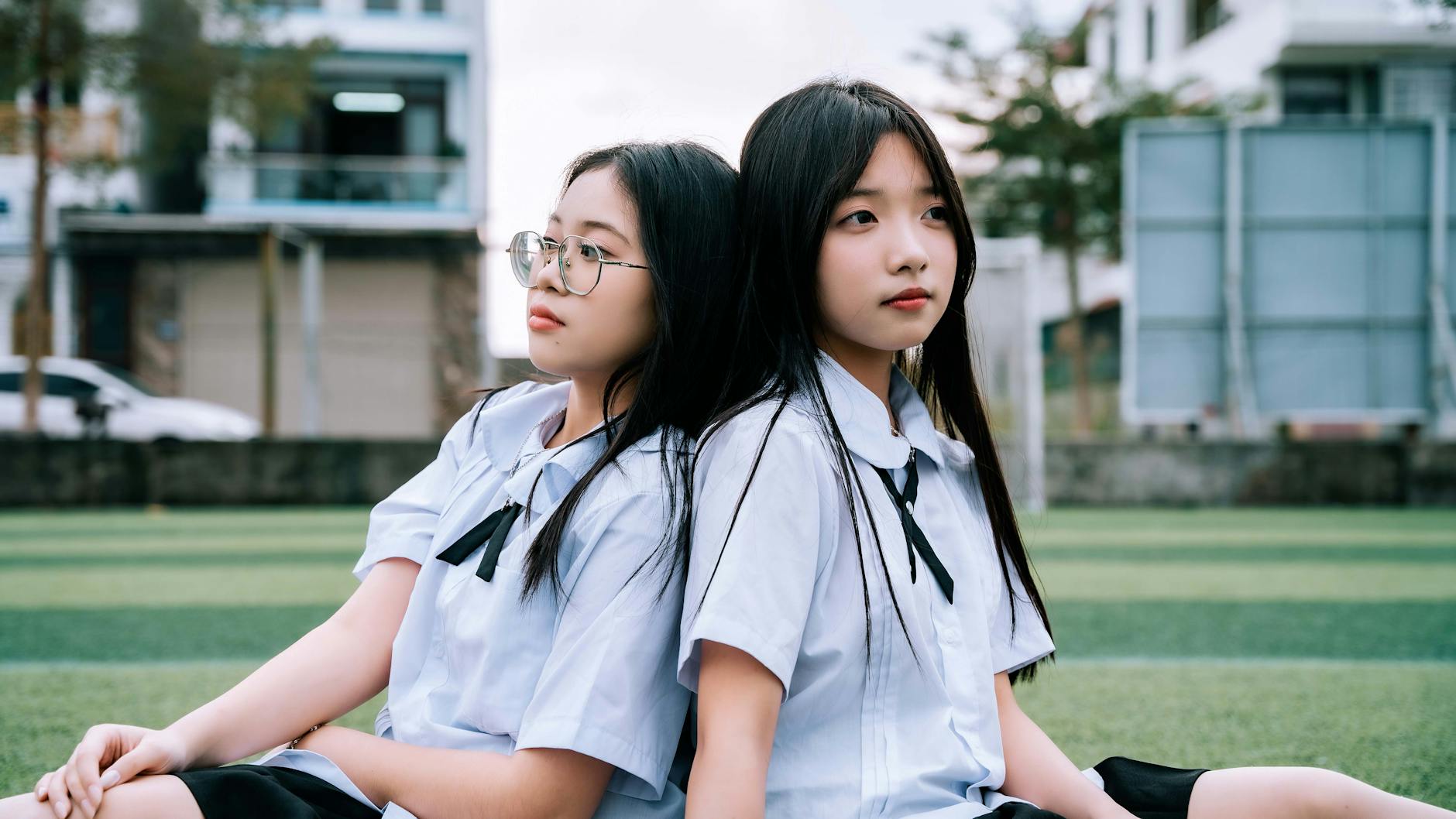 Illustration zu Adolescence Netflix Psychologin