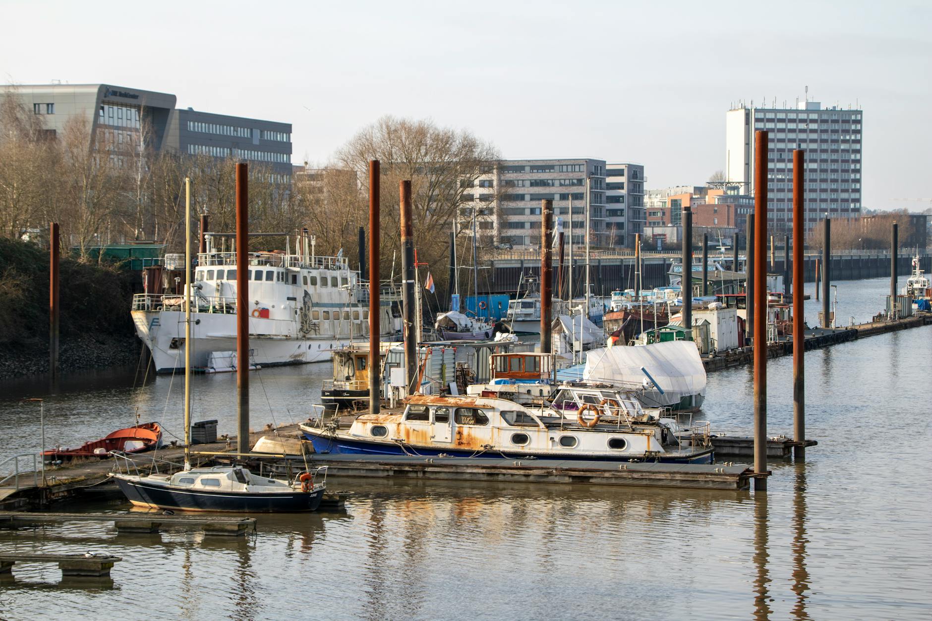 Arbeitsunfall Rheinhafen Symbolbild zum Thema Arbeitsunfall Rheinhafen