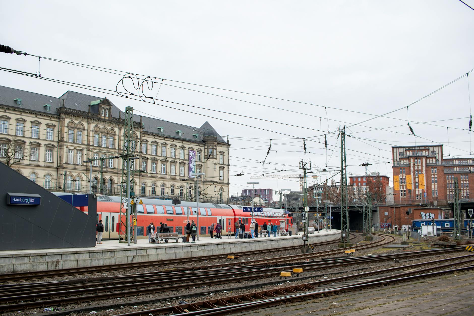 Illustration zu Bahn Verspätungen Umfrage