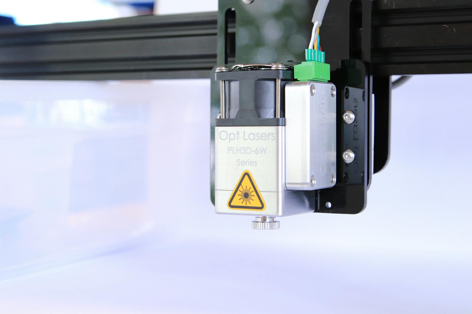 Illustration zu Daniela Katzenberger Laser