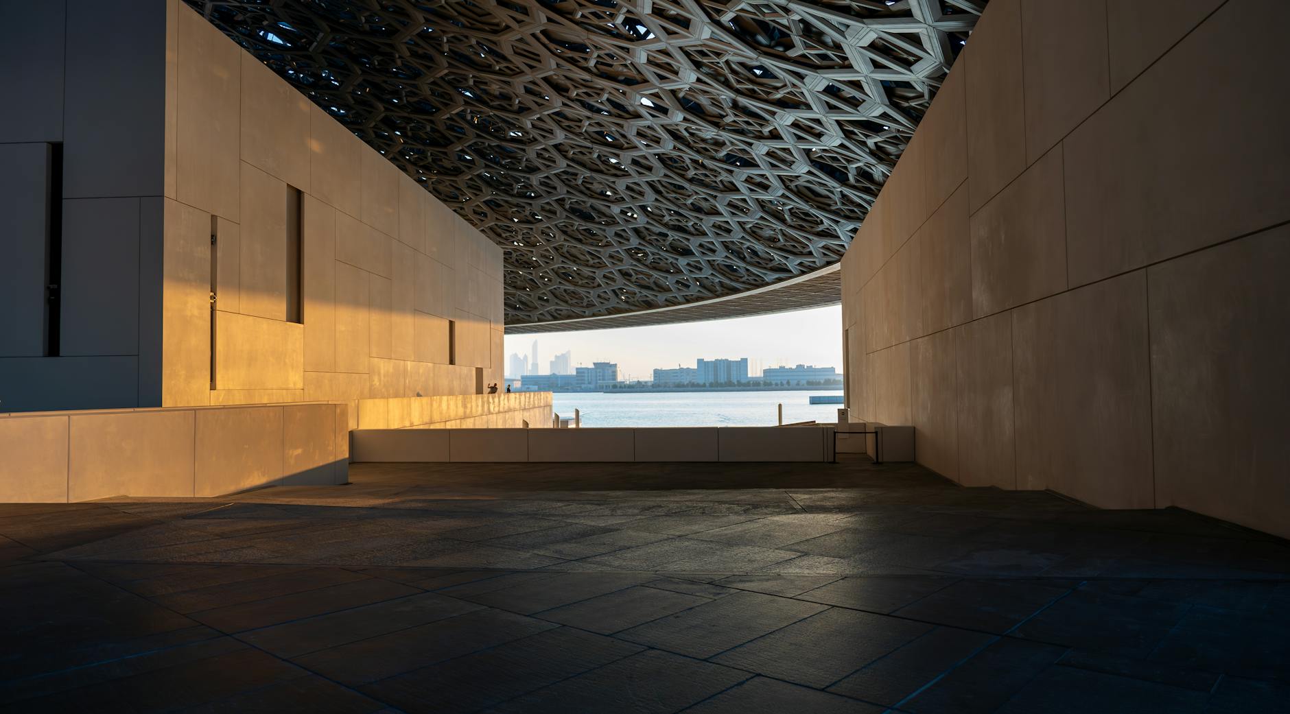 Drohnenangriff Abu Dhabi Detailansicht: Drohnenangriff Abu Dhabi