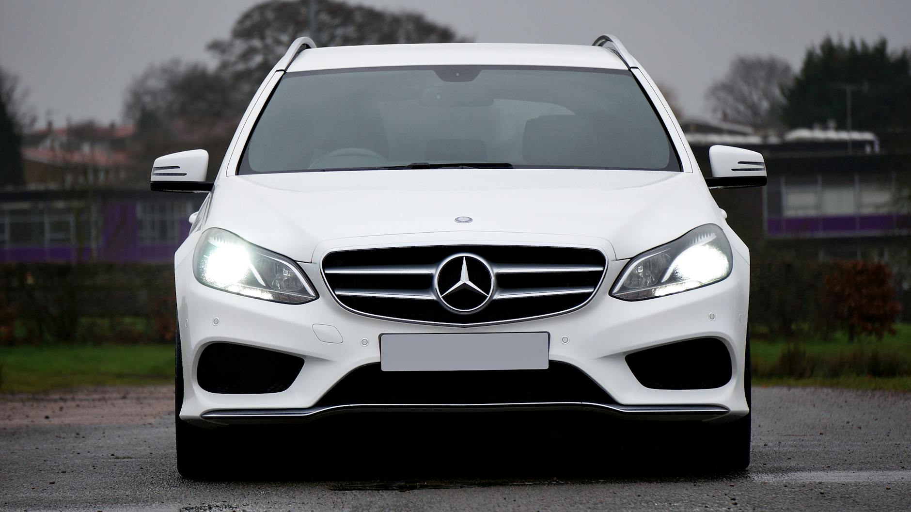 E Auto Eigentümer Symbolbild zum Thema E Auto Eigentümer