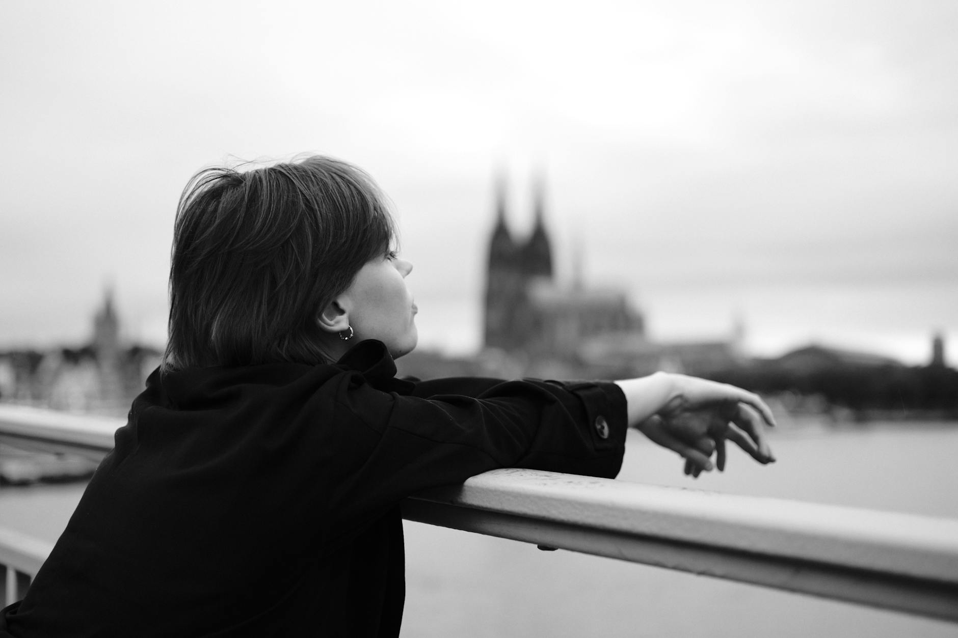 Symbolbild zum Thema Einsamkeit Unter Freunden