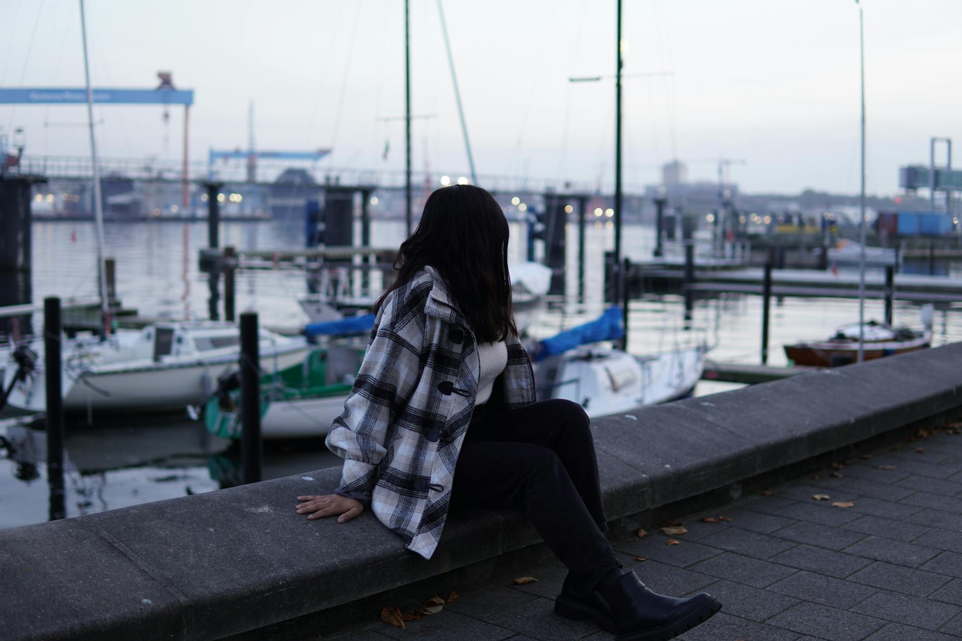 Detailansicht: Einsamkeit Unter Freunden