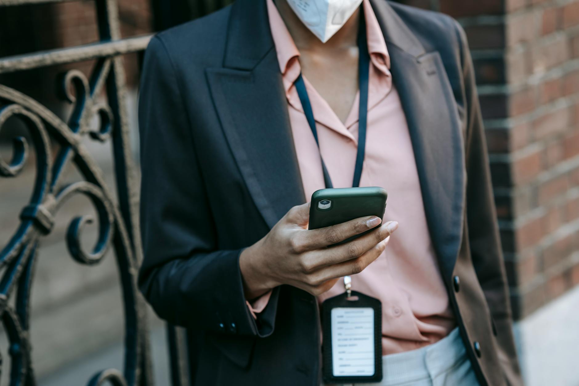 Handy Partner Kontrollieren Symbolbild zum Thema Handy Partner Kontrollieren