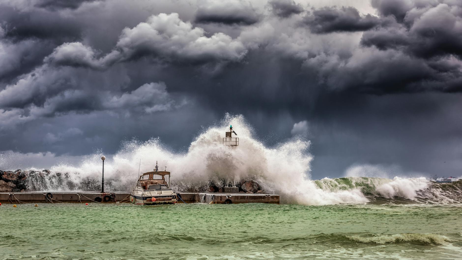 Kanaren Unwetter Kreuzfahrtschiff Detailansicht: Kanaren Unwetter Kreuzfahrtschiff