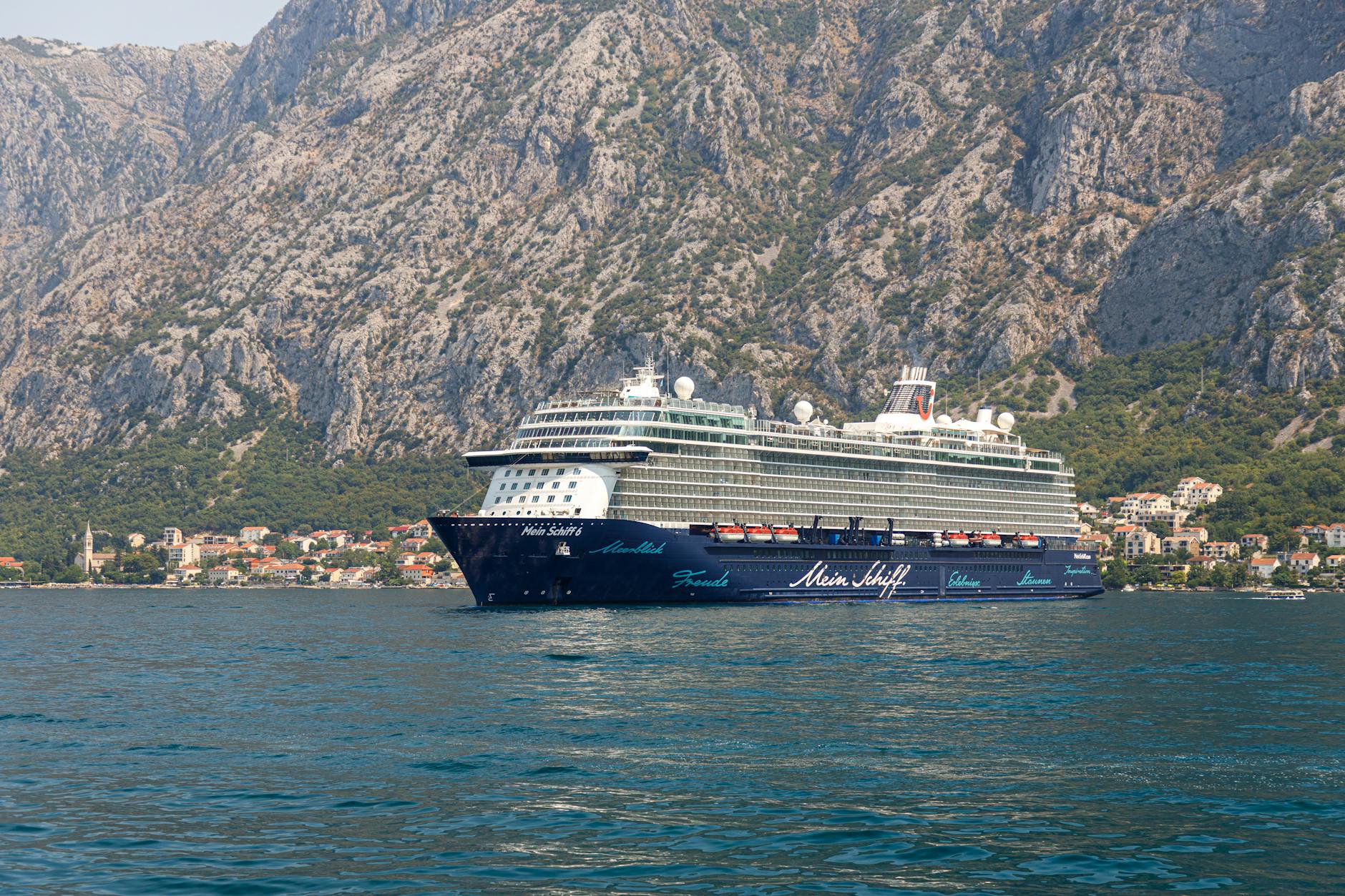 Detailansicht: Kreuzfahrtschiff Mein Schiff 4
