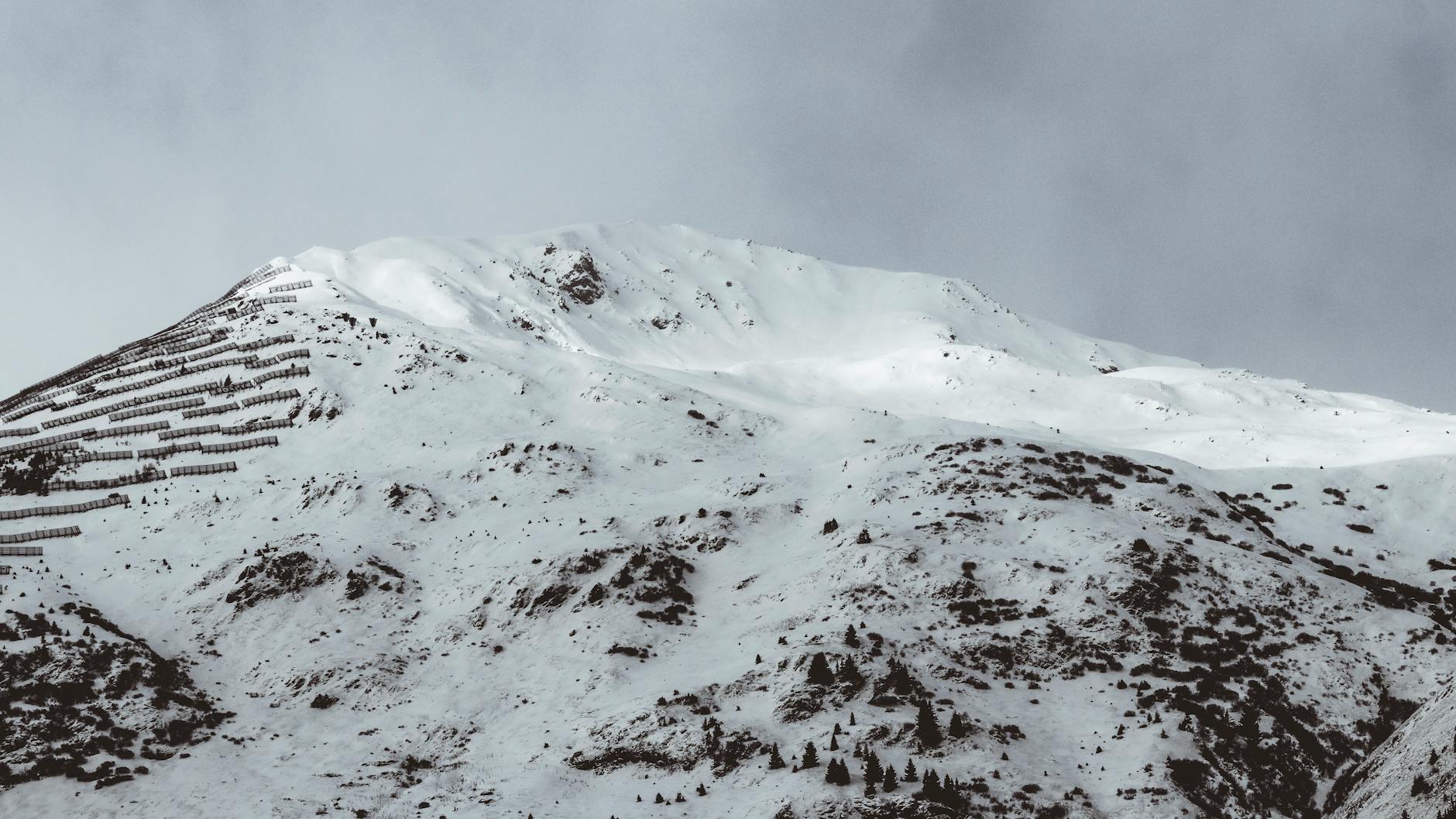 Symbolbild zum Thema Lawinenbildung Ursachen