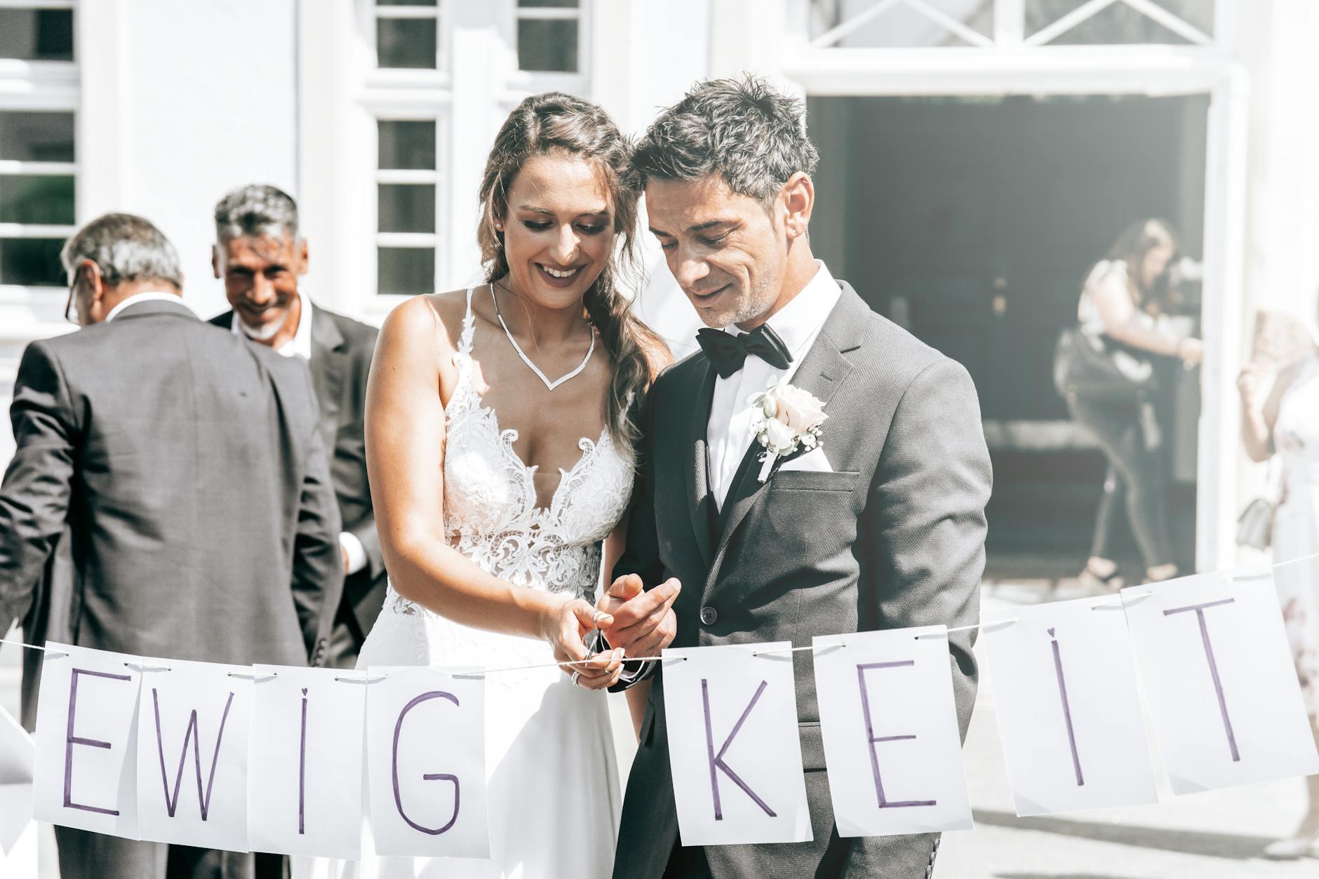 Symbolbild zum Thema Leander Sacher Verlobung