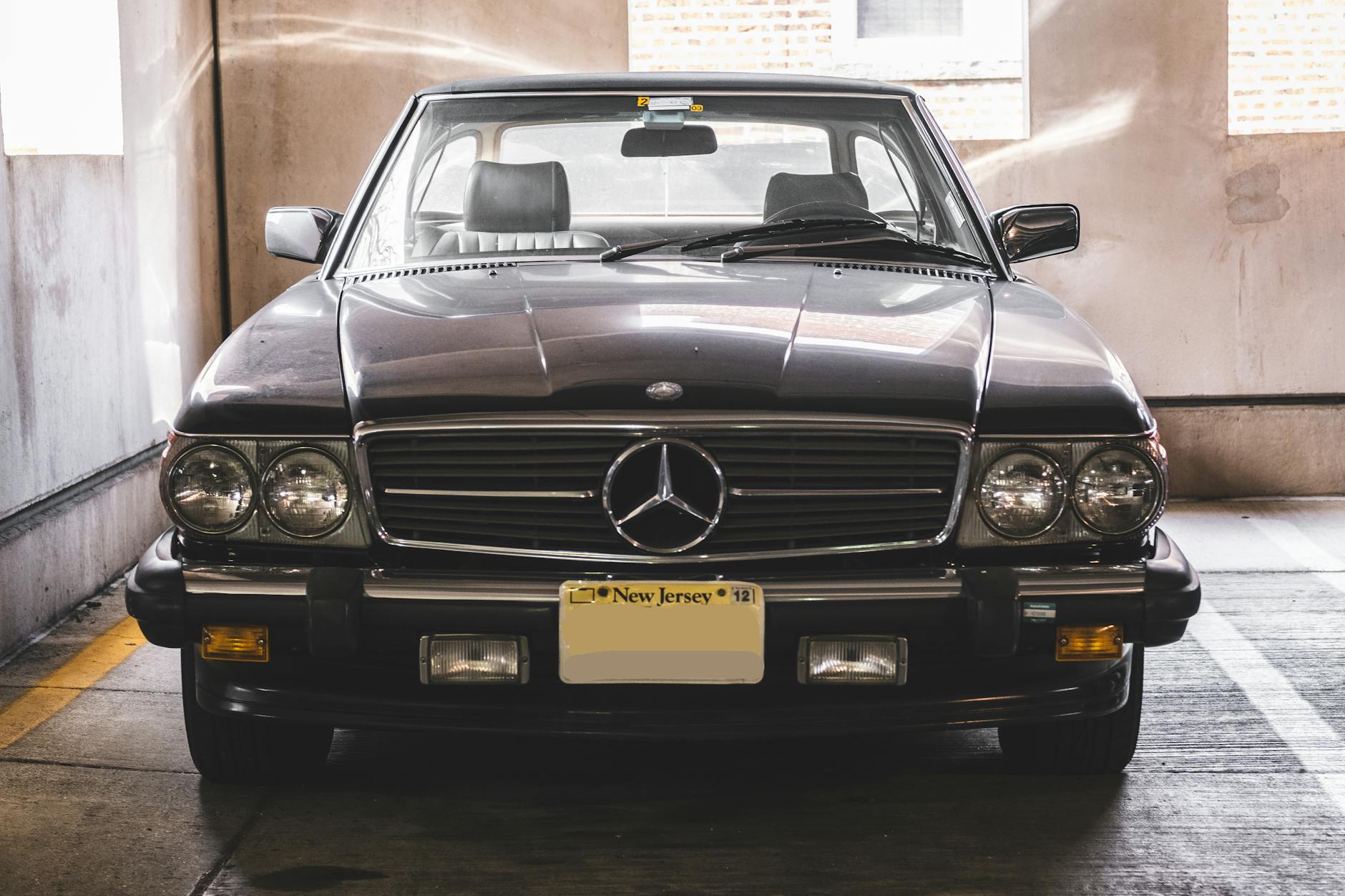 Symbolbild zum Thema Mercedes Gewinnrückgang