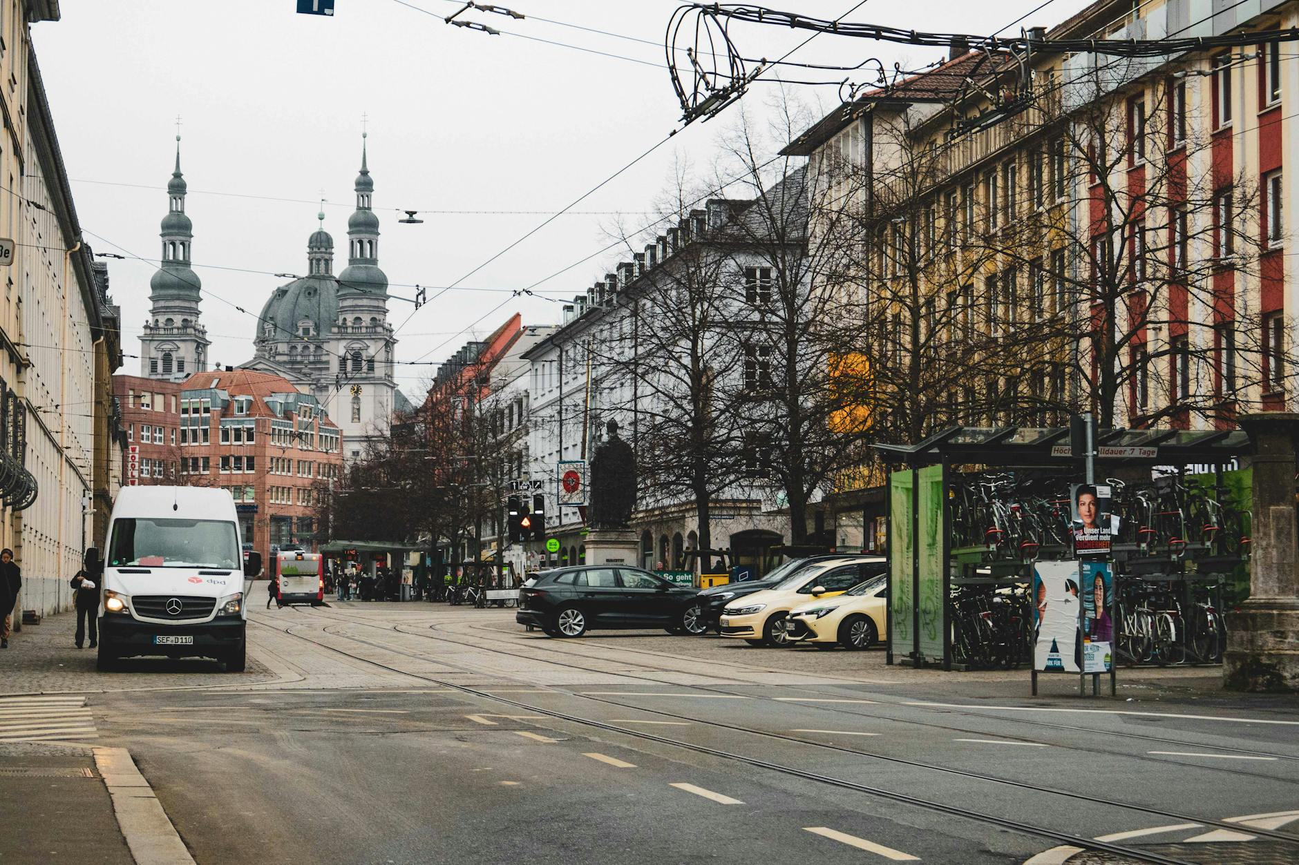 Illustration zu Mobilitätskosten Spritpreise