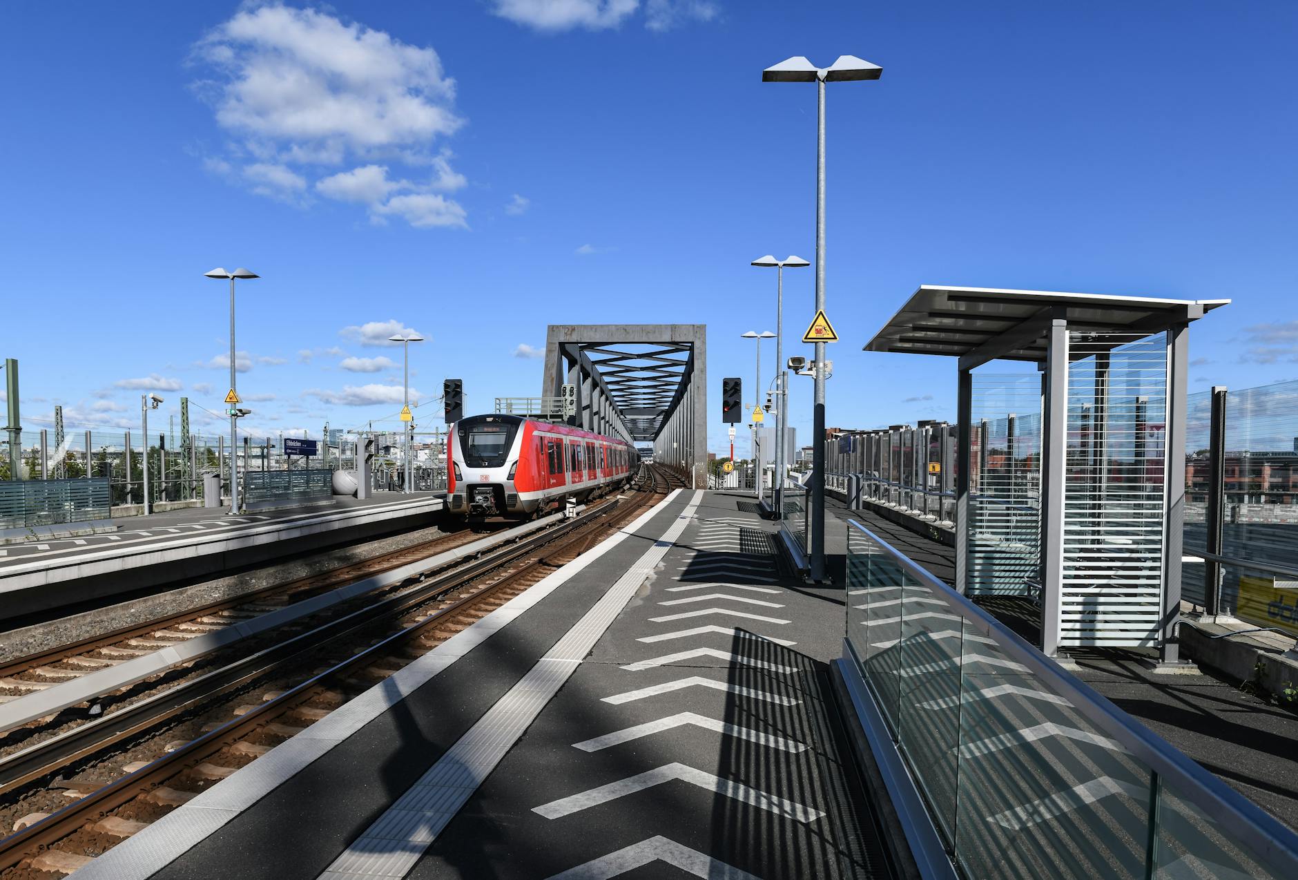 Polizeieinsatz S Bahn Symbolbild zum Thema Polizeieinsatz S Bahn