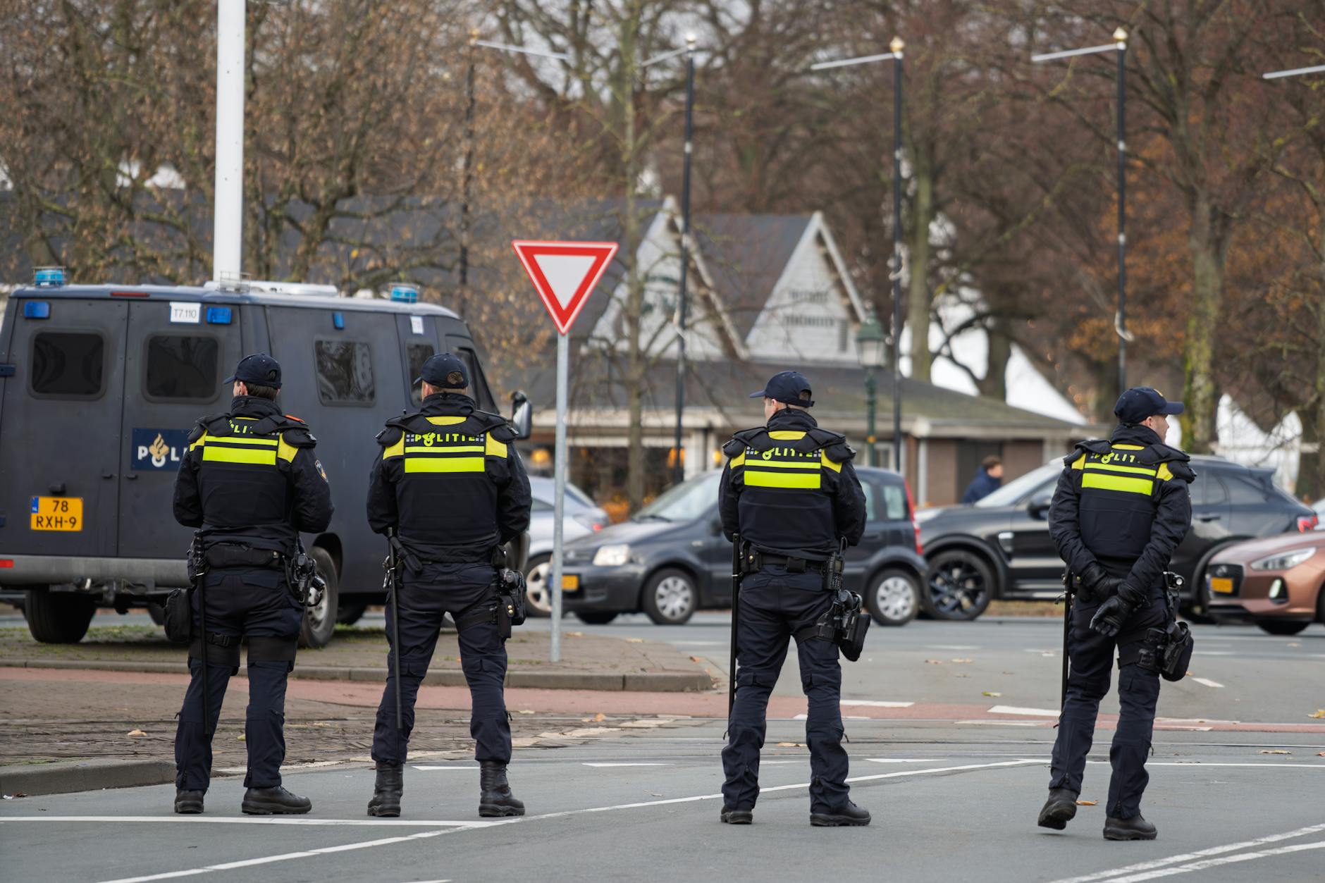 Detailansicht: Polizist Tot Waffen