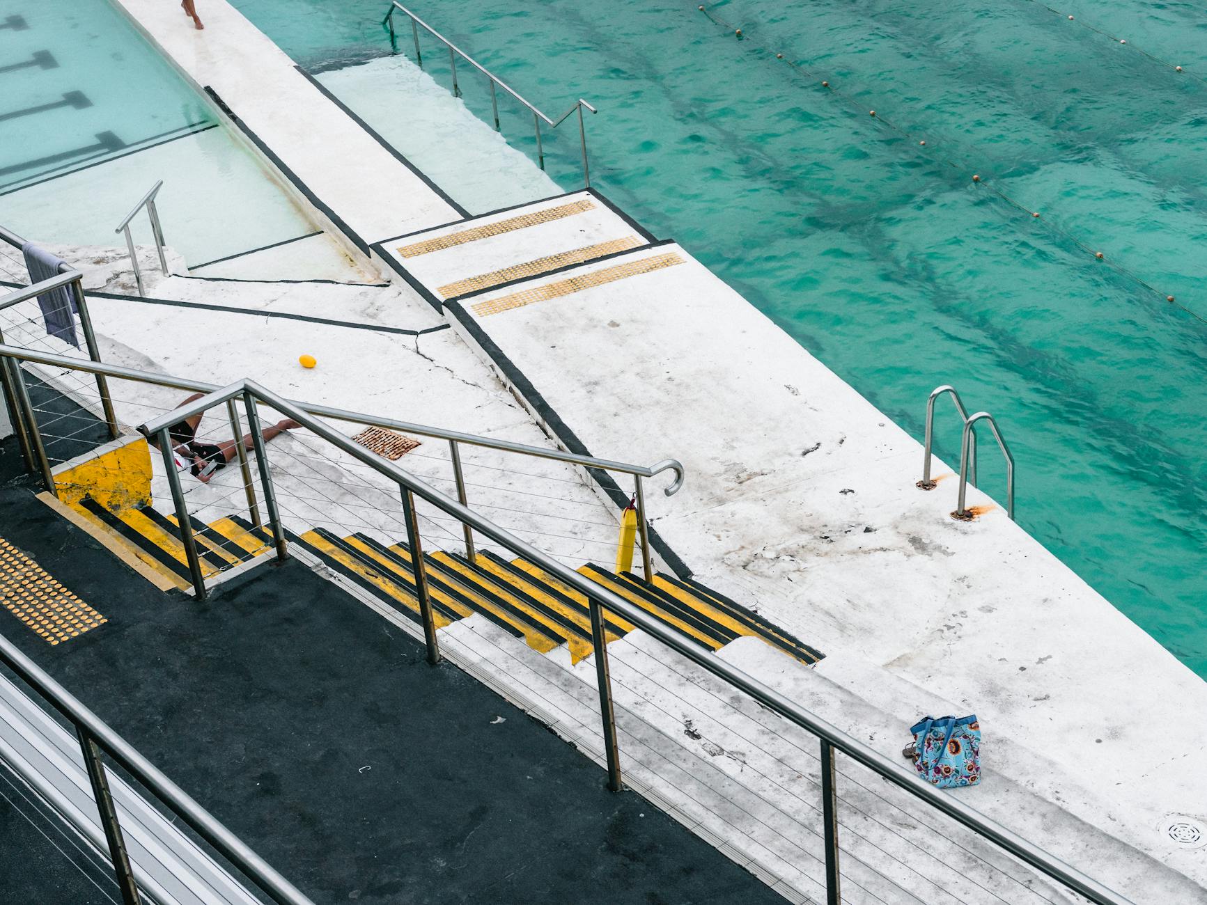 Symbolbild zum Thema Pool Down