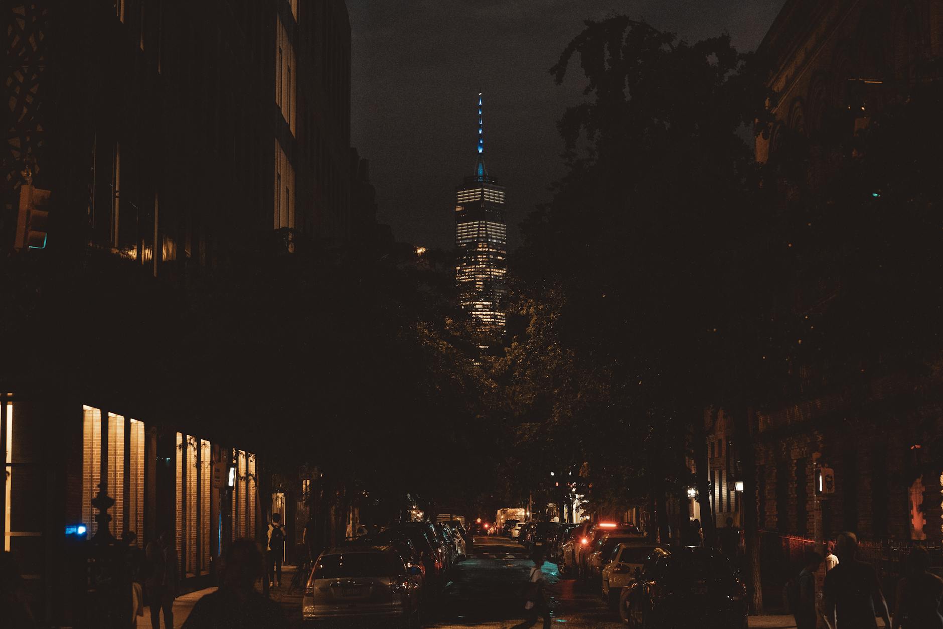 Illustration zu Rasen Vertikutieren September