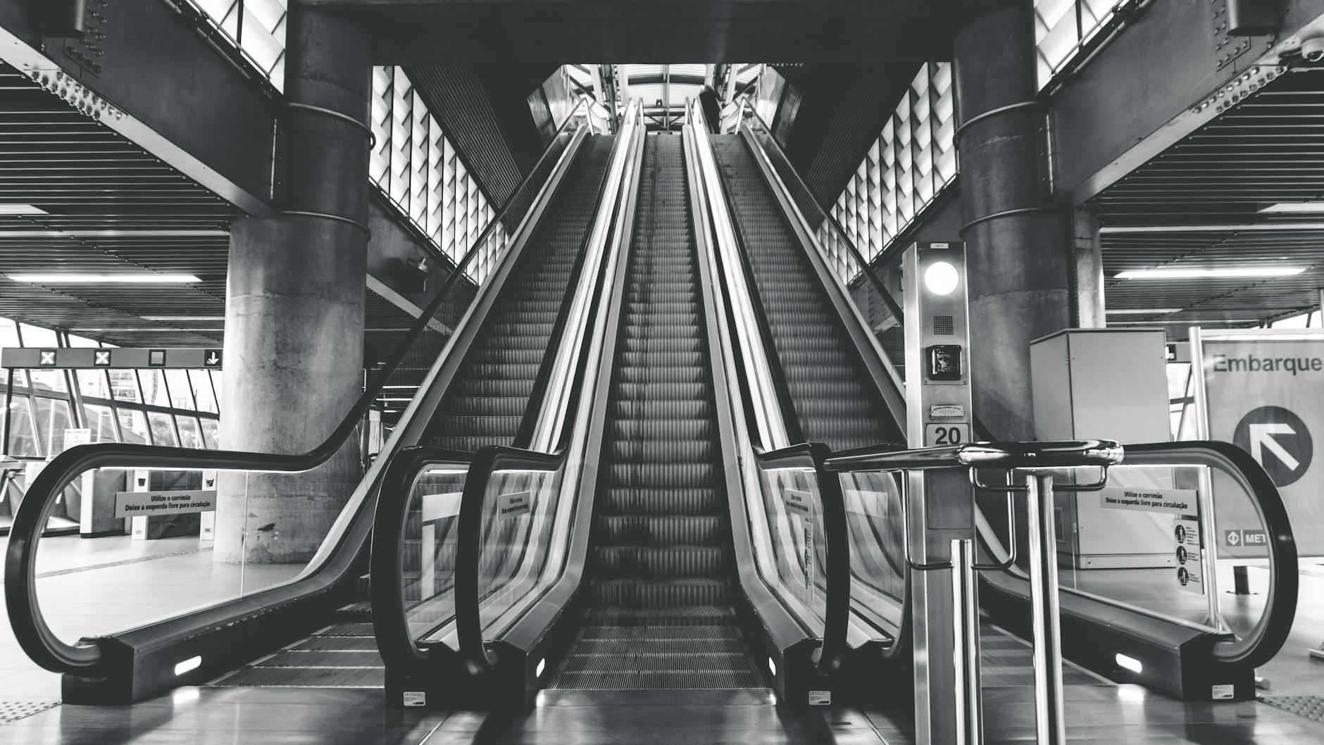 Symbolbild zum Thema Rolltreppen Bahnhof Reparatur