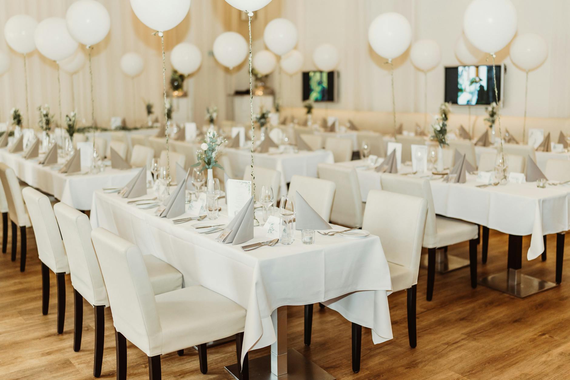 Symbolbild zum Thema Rund Maturantinnen