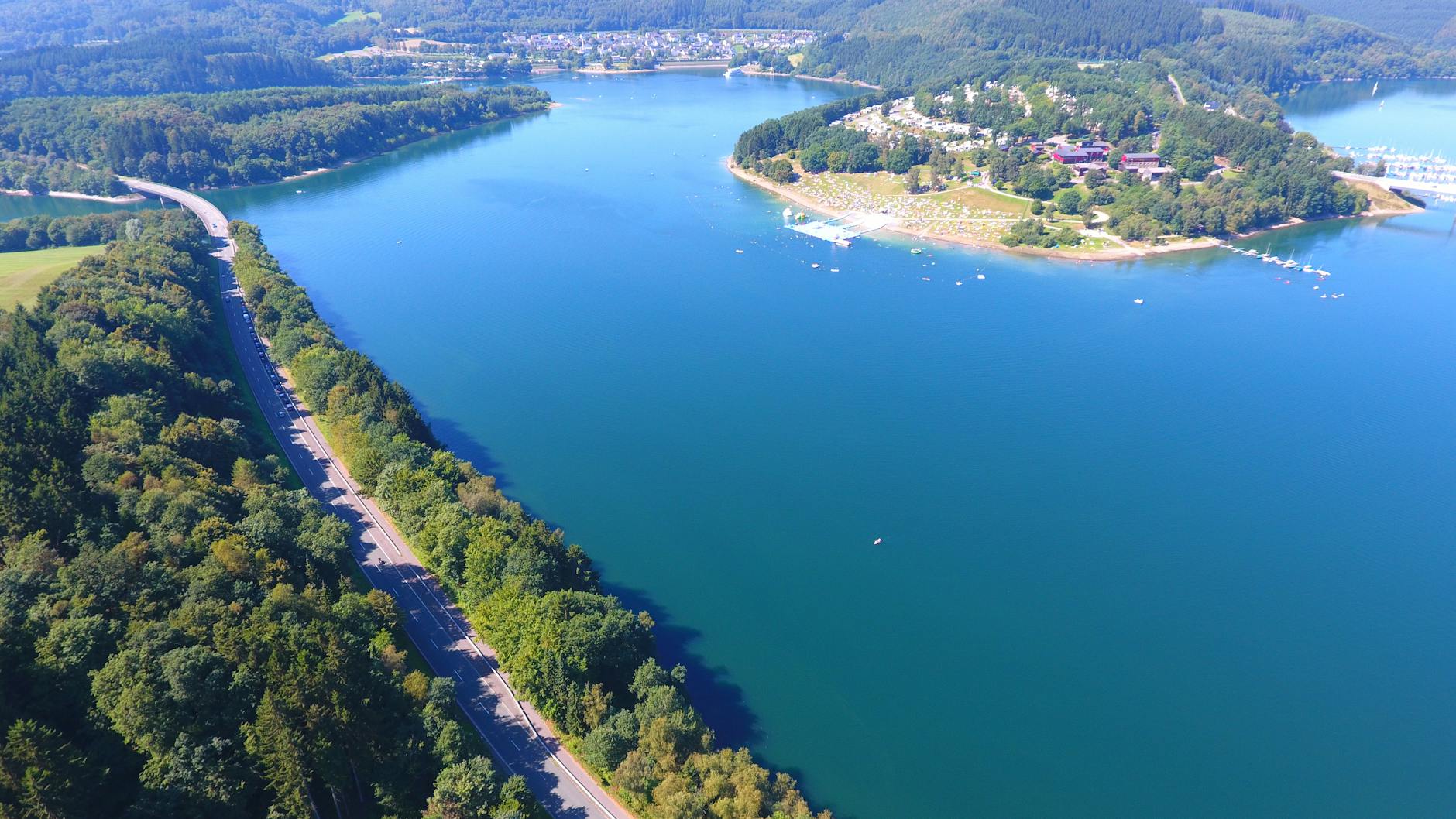 Illustration zu Sauerland Mädchen Eingesperrt