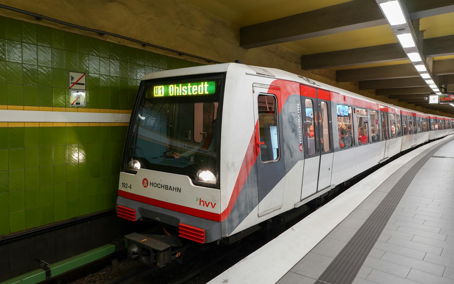 Spuckattacke Bahn Mitarbeiter Illustration zu Spuckattacke Bahn Mitarbeiter