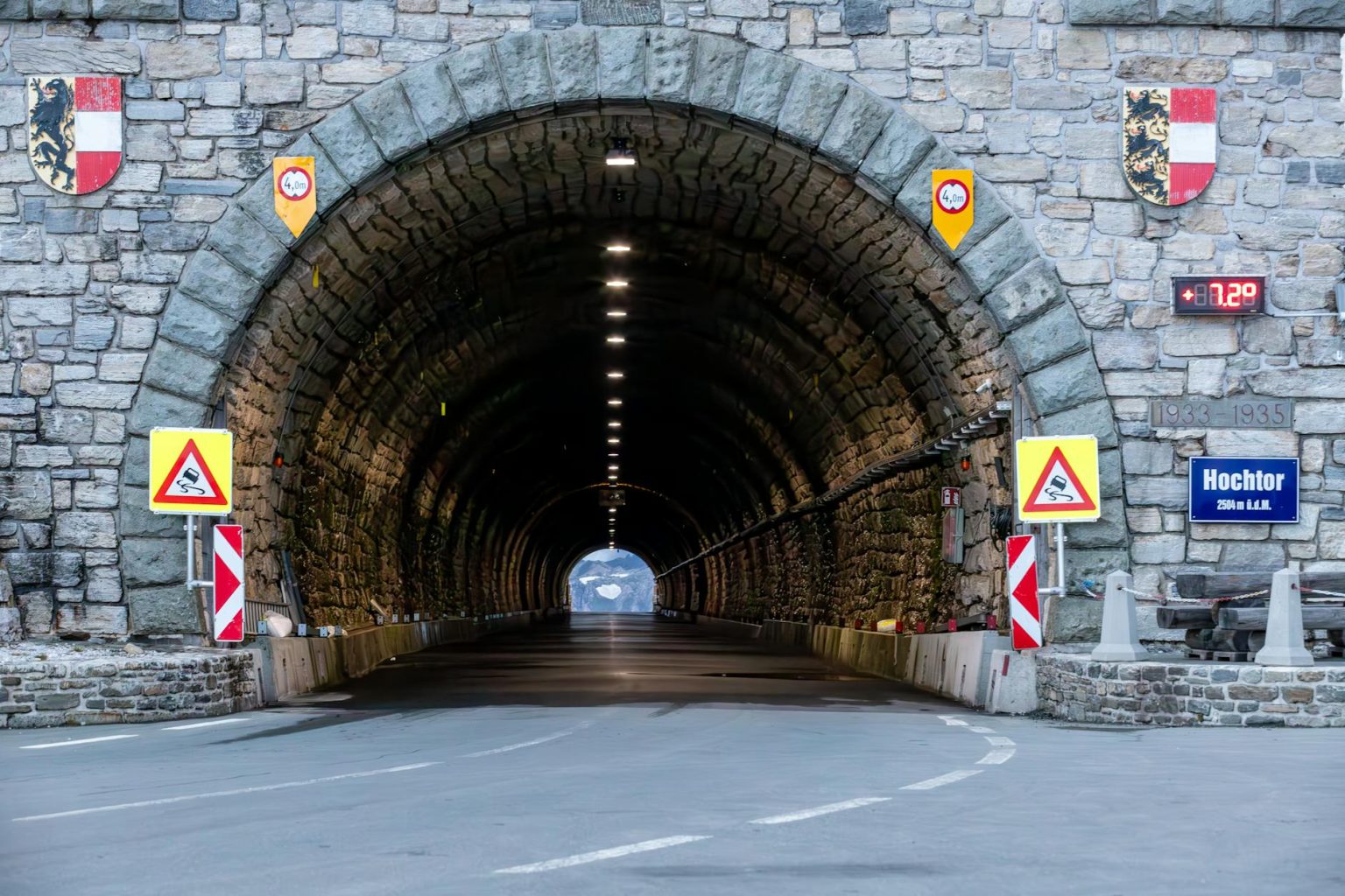 Spannende Gotthard Tunnel Stau Bildnull