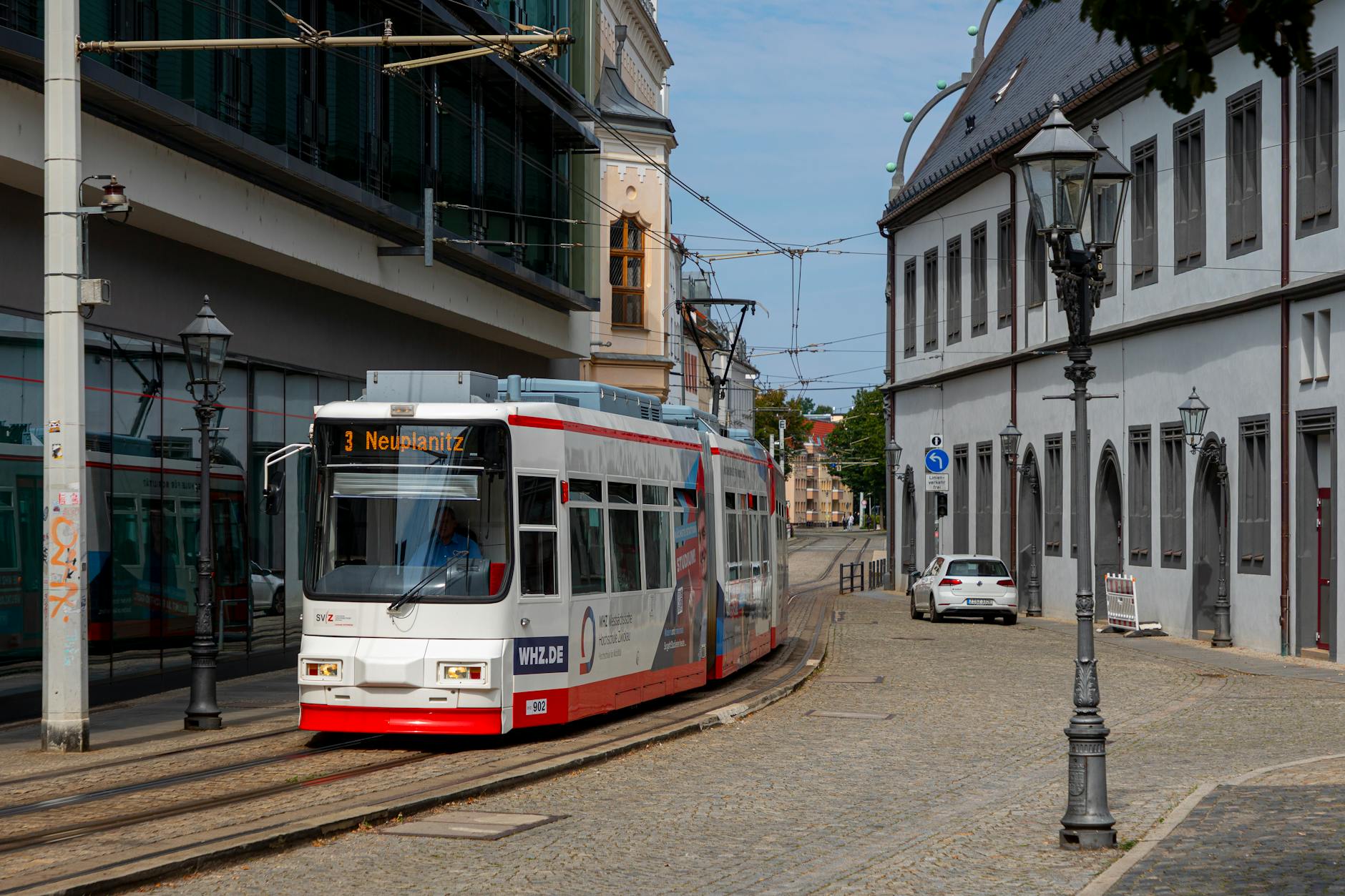 Detailansicht: Straßenbahnfahrerin Belästigt
