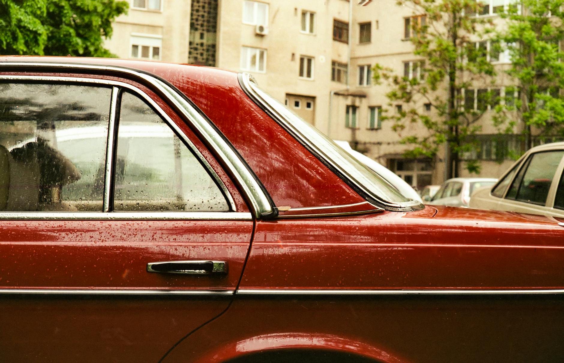 Illustration zu Unwetterschäden Auto