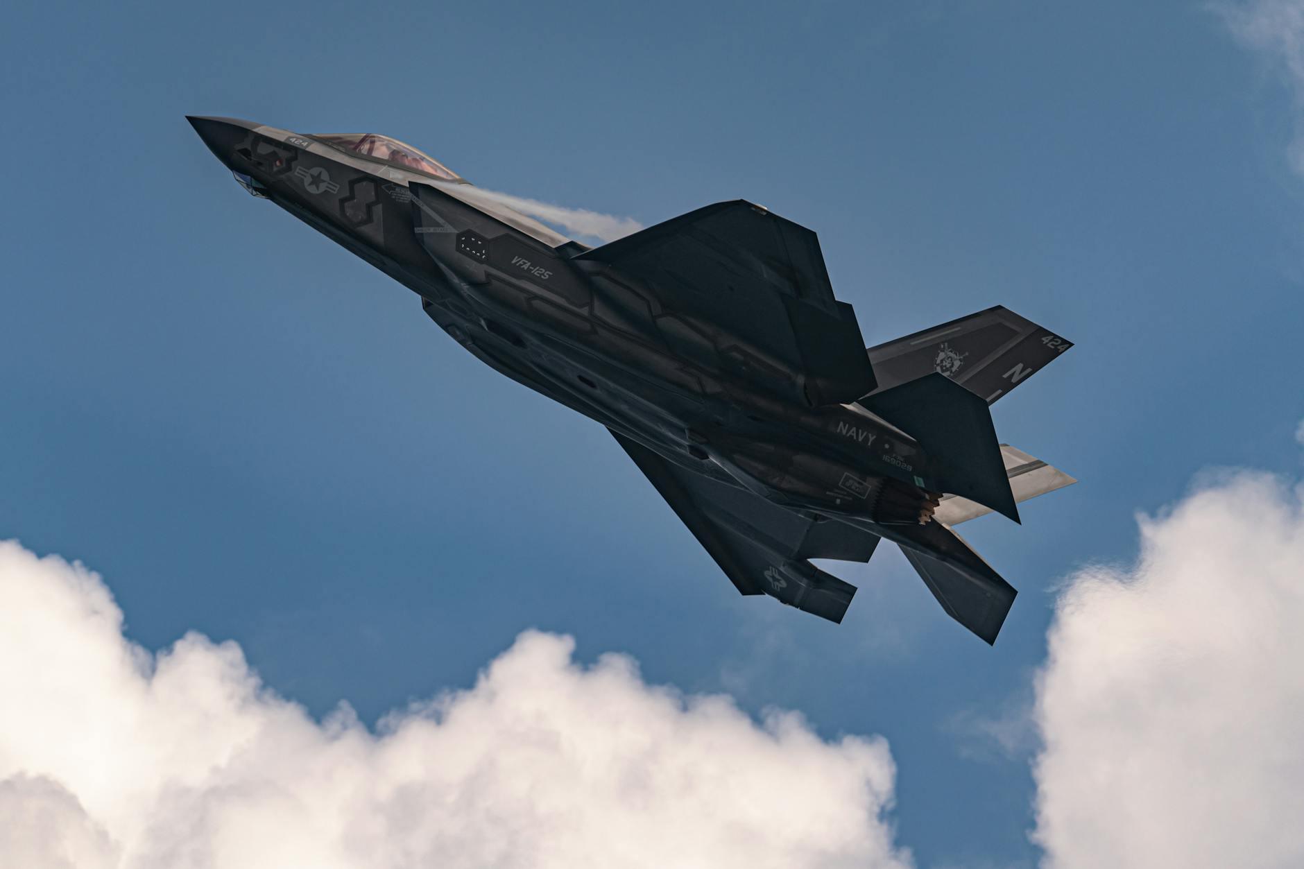 Illustration zu Us Kampfjets Abgeschossen