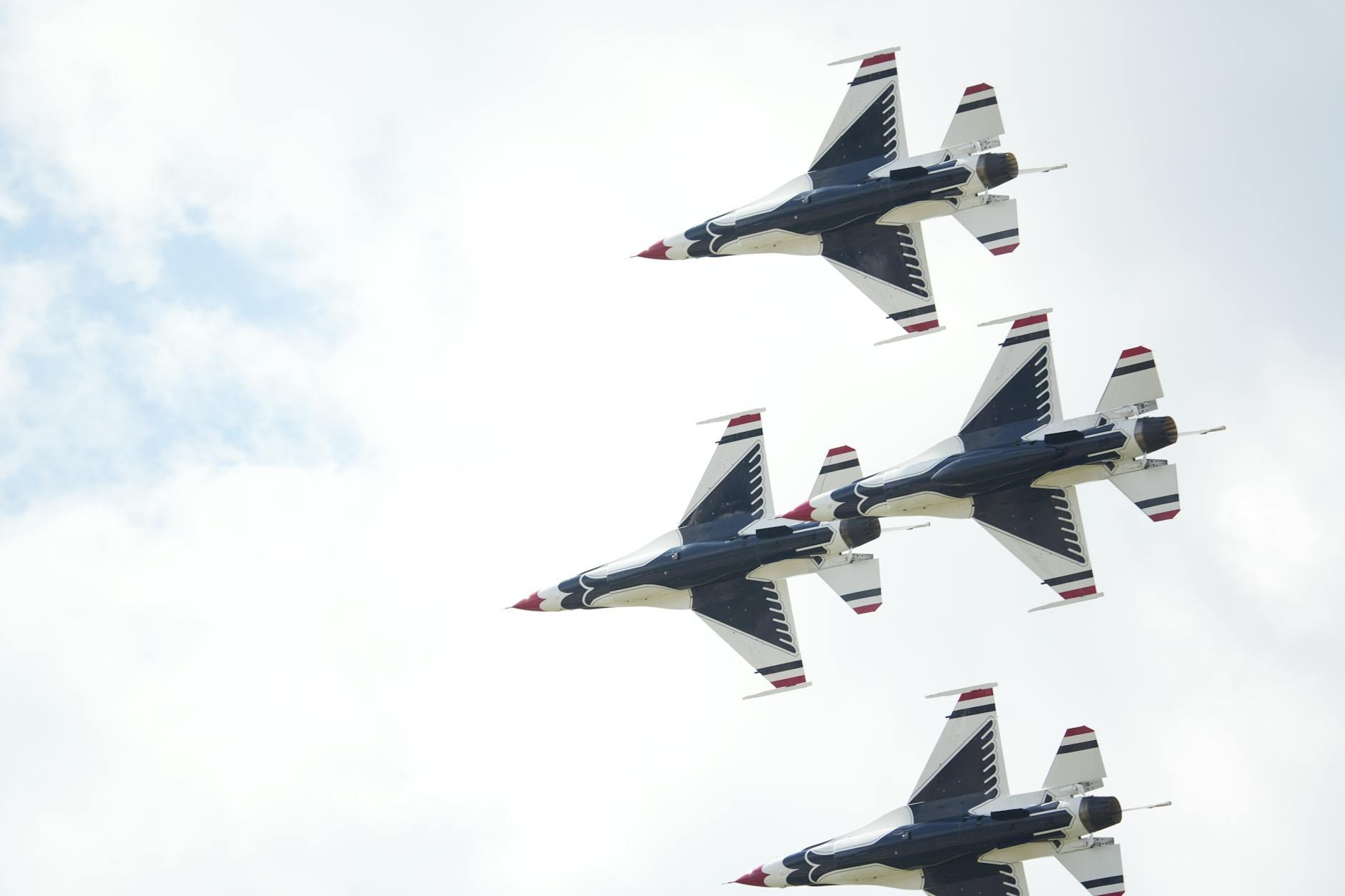 Detailansicht: Us Kampfjets Abgeschossen