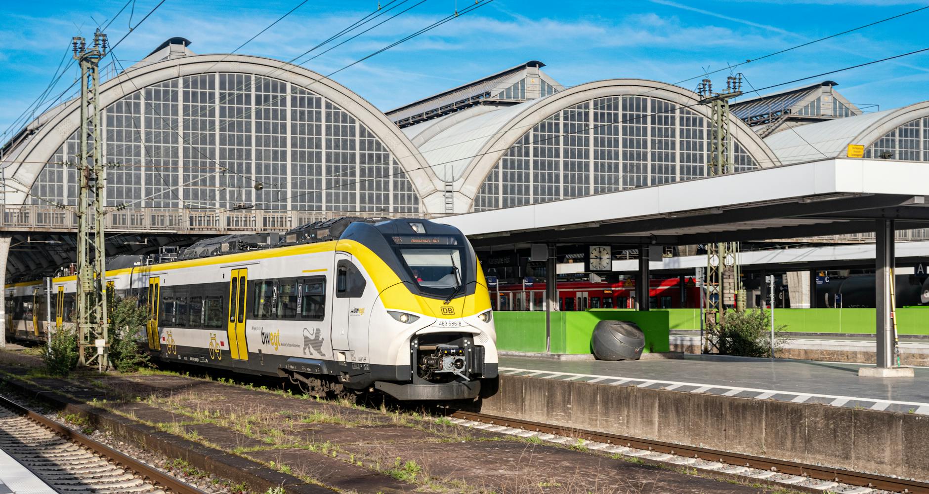 Symbolbild zum Thema Zugbegleiter Würzburg Angegriffen