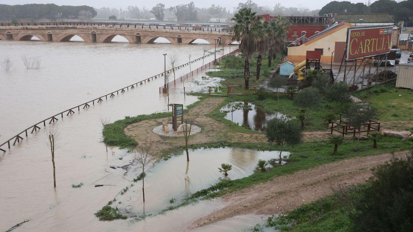 Vorwurf Brandstiftung: Kegelbrüder erhalten Großteil der Kaution zurück 3 Unwetter in Südeuropa: Tief "Leonardo" sorgt für Chaos in Südspanien und Portugal