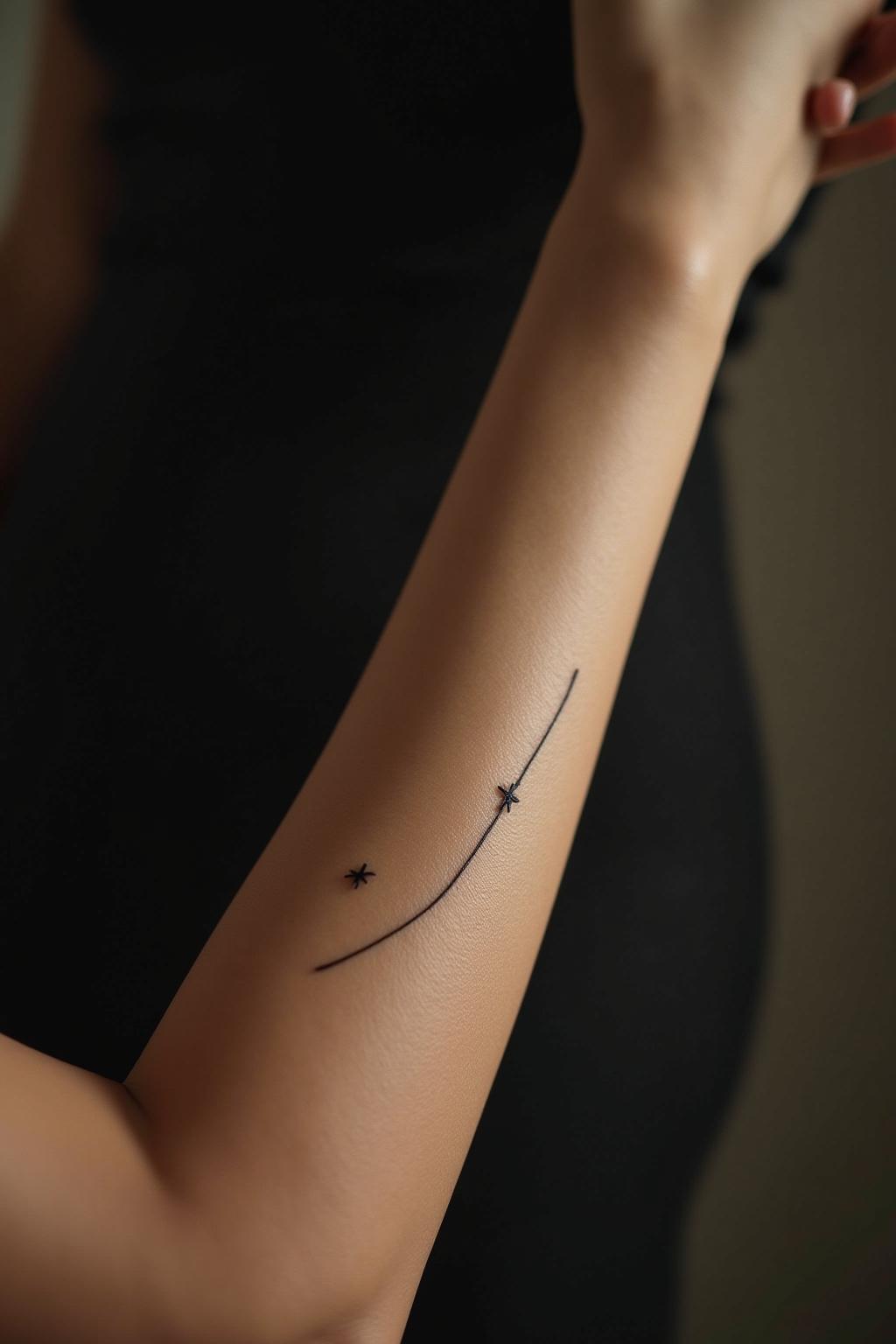 tattoo arm frau dezent outline 1