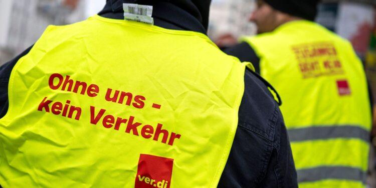 Vereinte Dienstleistungsgewerkschaft: Kommunale Verkehrsbetriebe: Verdi ruft bundesweit zu&hellip;