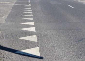 haifischzähne verkehrszeichen